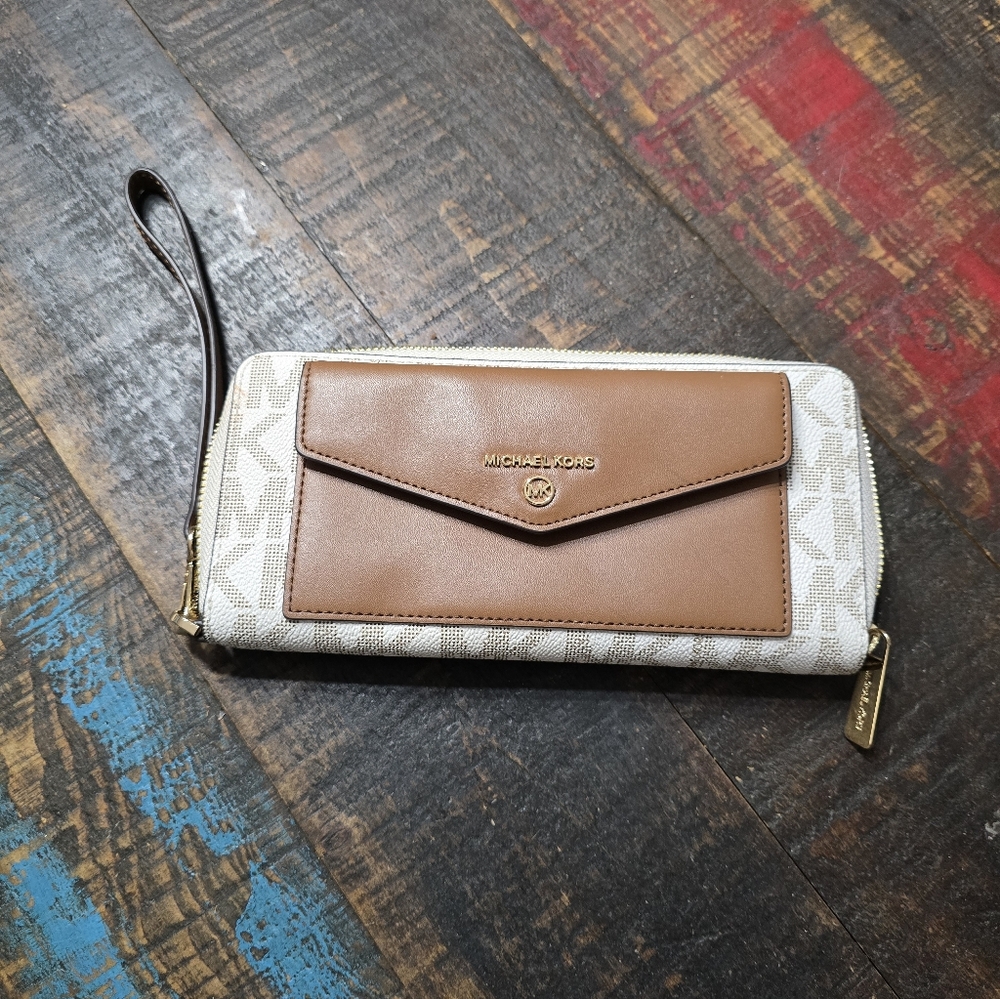 Michael Kors Wristlet